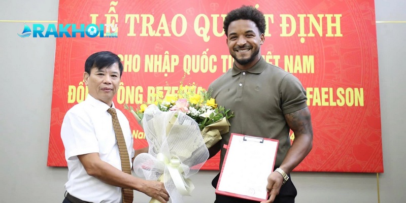 Nguyễn Xuân Son là tiền đạo nhập tịch mới của bóng đá Việt Nam